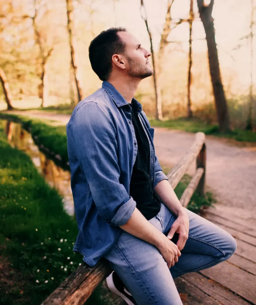 Konstantin Junker als Musiker in der Natur